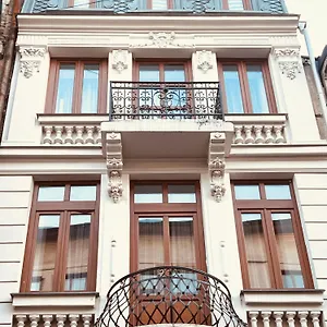  Apartment Selari
