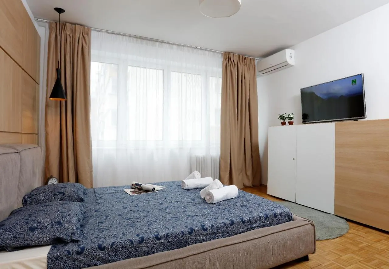 Lovely 2 Bedroom Apartment Near Old Town Boekarest