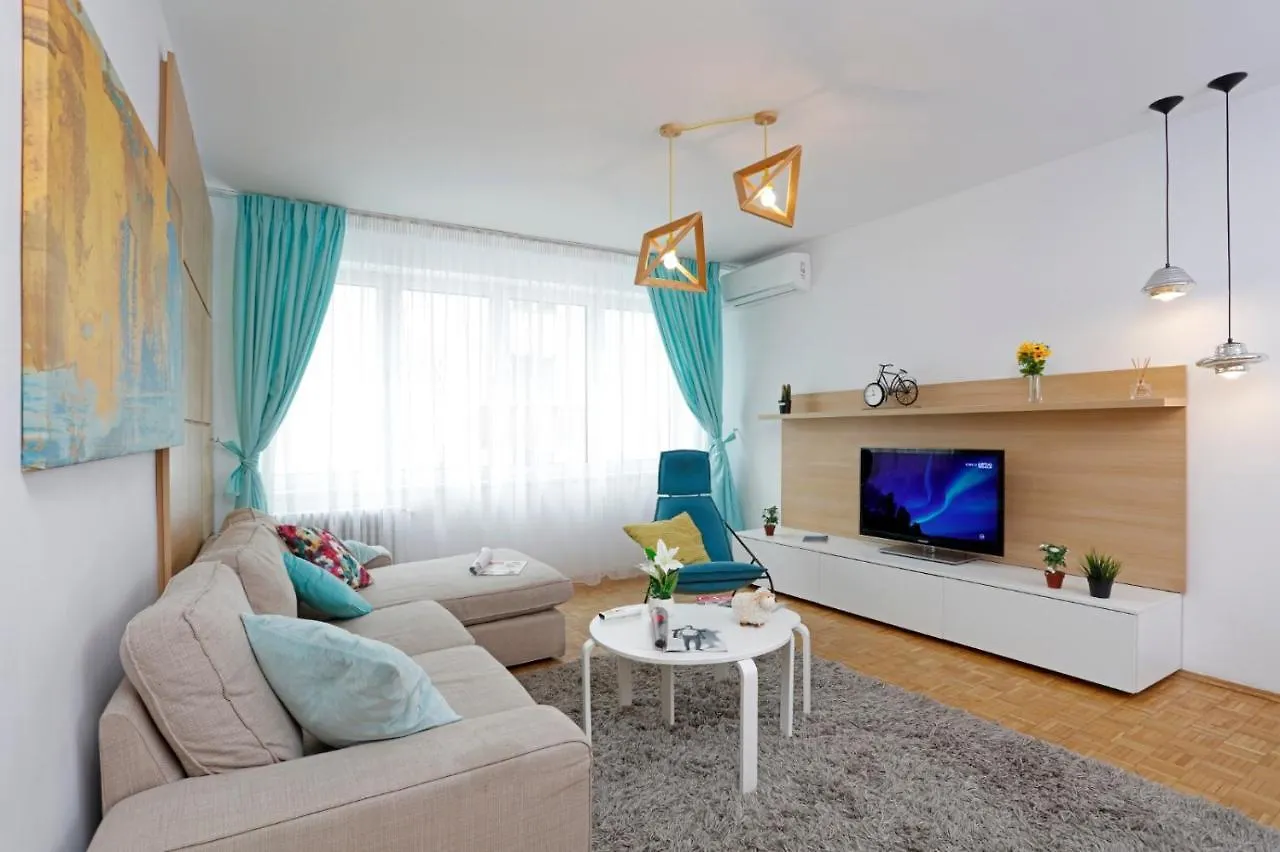 Lovely 2 Bedroom Apartment Near Old Town Boekarest