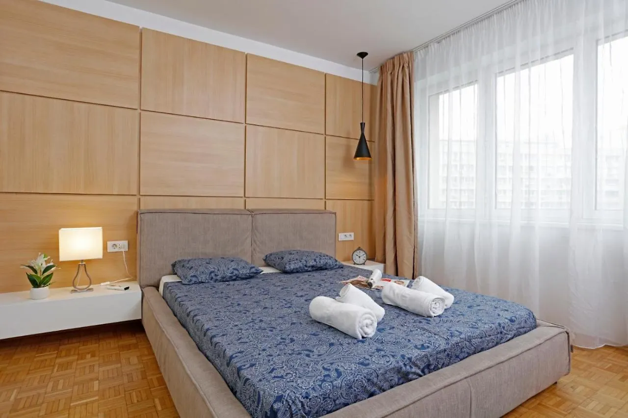 Lovely 2 Bedroom Apartment Near Old Town Bucareste Roménia