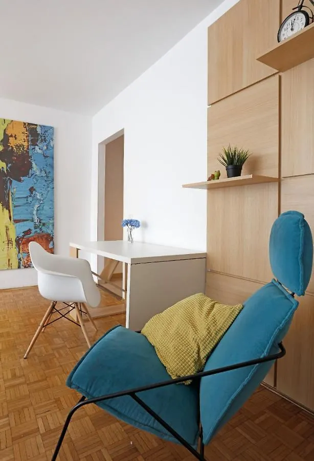 Lovely 2 Bedroom Apartment Near Old Town Bucareste 0*,  Roménia